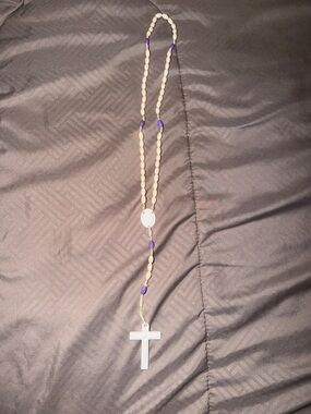 vintage plastic Catholic rosary necklace with white and purple beads